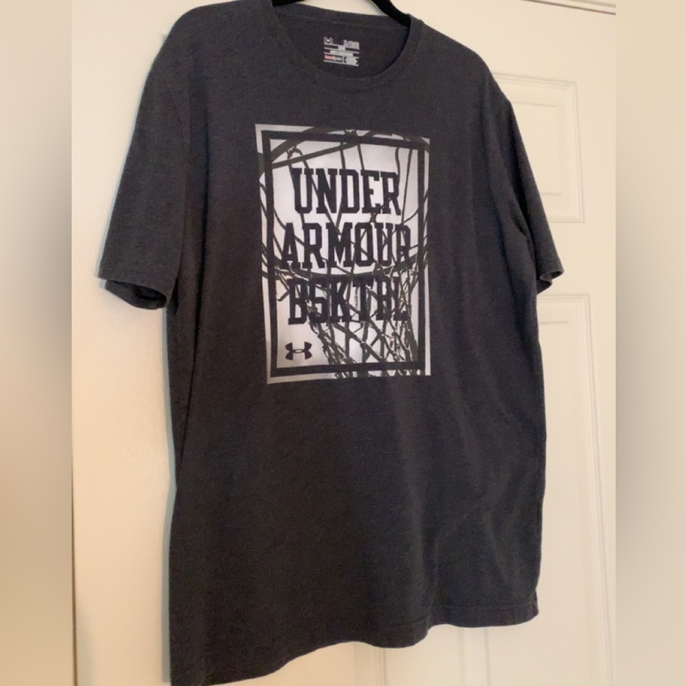 Under Armour men’s grey tee XL